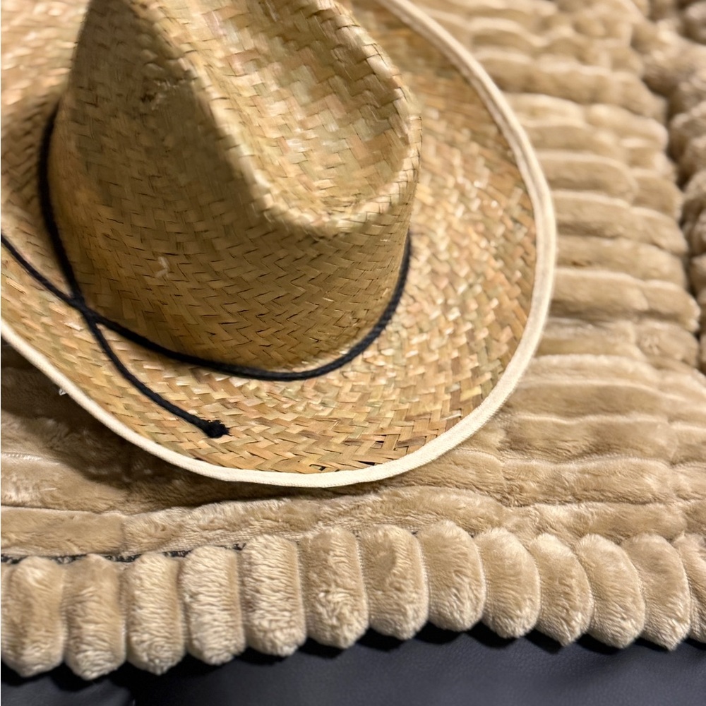 Hand made hat - Picture 2 of 3